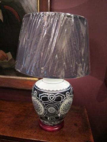 Contemporary lamp Oriental Blue & White Porcelain Table Lamp with Shade